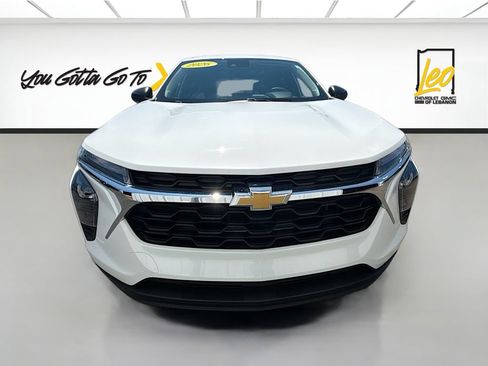 Used 2026 Chevrolet Trax LS FWD image 2