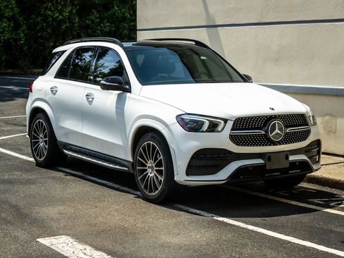 Used 2021 Mercedes-Benz GLE 350 4MATIC w/ AMG Line Exterior image 10