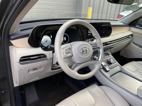 Used 2024 Hyundai Palisade Limited image 18