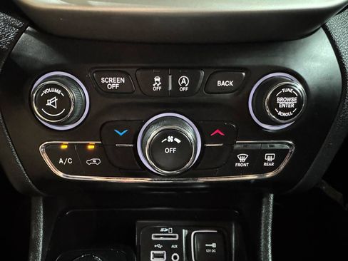 Used 2016 Jeep Cherokee Trailhawk w/ Leather Interior Group AWD/4WD image 25