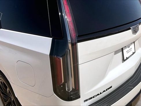 Used 2023 Cadillac Escalade Sport w/ LPO, ONYX Package RWD image 32