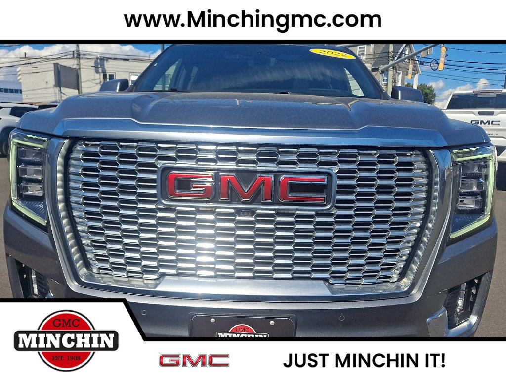 Used 2022 GMC Yukon XL Denali w/ Denali Premium Package AWD/4WD image 2