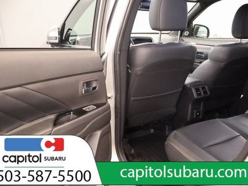 Used 2019 Mitsubishi Outlander SEL AWD/4WD image 32