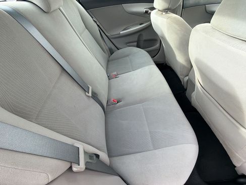 Used 2013 Toyota Corolla LE FWD image 30