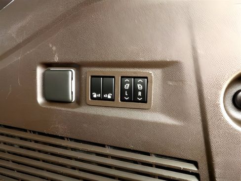 Used 2021 GMC Yukon Denali w/ Denali Premium Package image 37