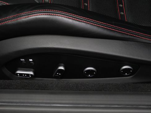 Used 2017 Ferrari GTC4Lusso image 25