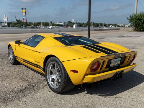 Used 2005 Ford GT RWD image 9