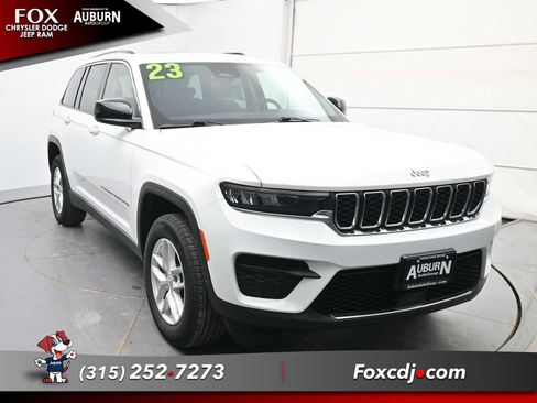 Used 2023 Jeep Grand Cherokee Laredo w/ Luxury Tech Group I image 12