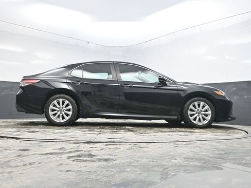 Used 2019 Toyota Camry LE image 38