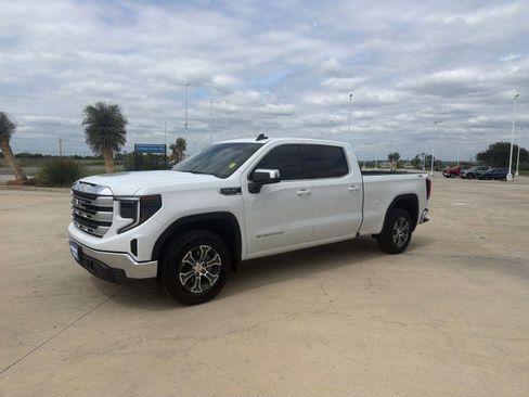 Used 2024 GMC Sierra 1500 SLE AWD/4WD image 3