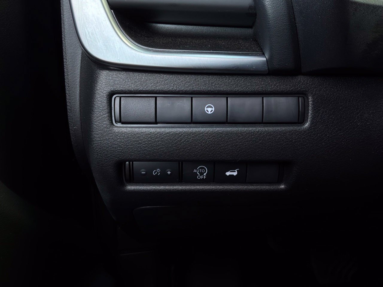Used 2025 Nissan Rogue SV FWD image 24
