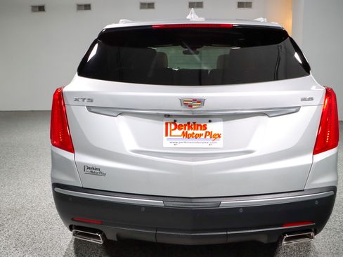 Used 2018 Cadillac XT5 Luxury w/ Driver Awareness Package image 8