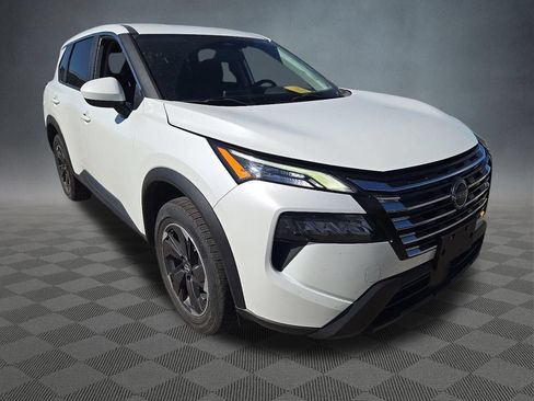 Used 2024 Nissan Rogue SV FWD image 4