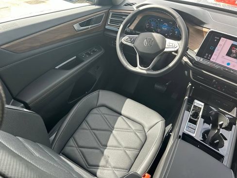 New 2026 Volkswagen Atlas SE FWD image 9