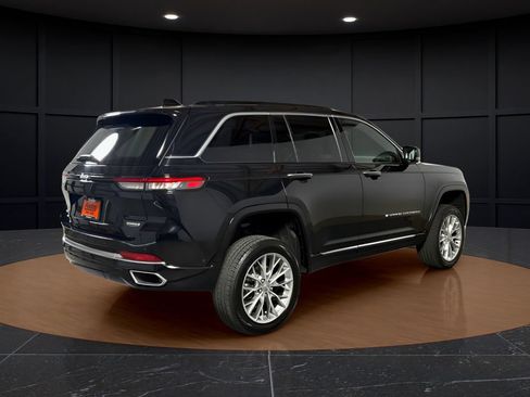 Used 2024 Jeep Grand Cherokee Summit AWD/4WD image 5