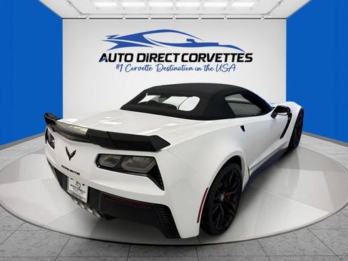 Used 2015 Chevrolet Corvette Z06 w/ 3LZ Preferred Equipment Group RWD image 30