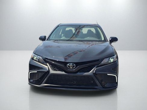 Used 2022 Toyota Camry SE FWD image 2