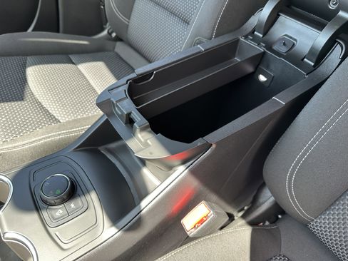 Used 2024 GMC Terrain SLE image 24