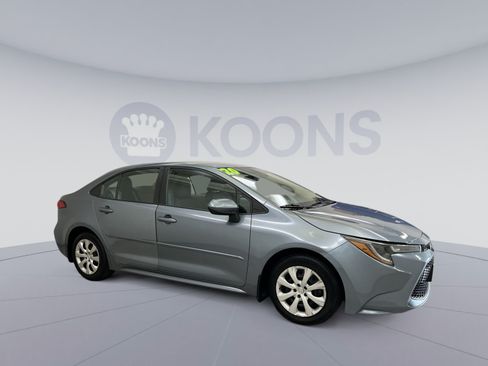Used 2020 Toyota Corolla LE FWD image 10
