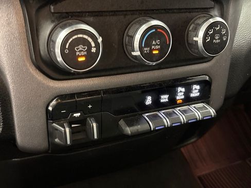 Used 2022 RAM 1500 Big Horn AWD/4WD image 35