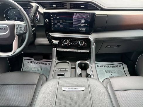 Used 2025 GMC Sierra 2500 Denali w/ Denali Reserve Package AWD/4WD image 16