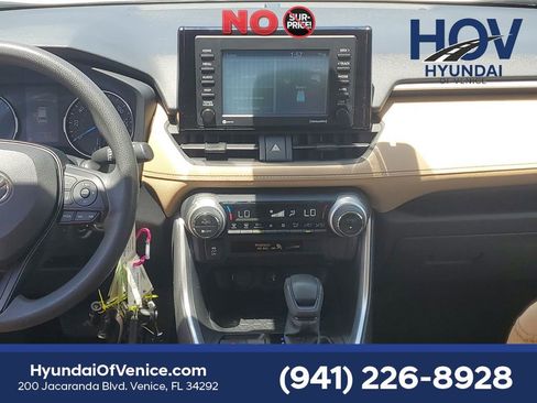 Used 2020 Toyota RAV4 LE AWD/4WD image 17