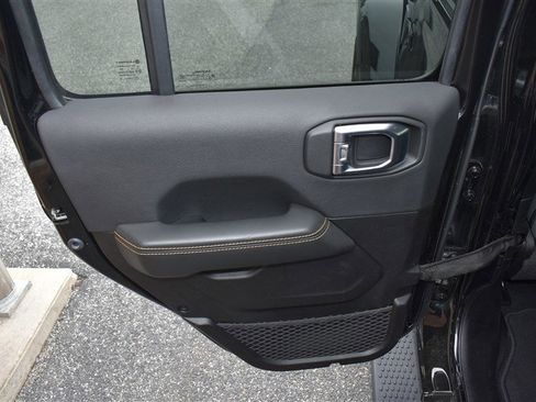 Used 2025 Jeep Wrangler Unlimited Sahara AWD/4WD image 21