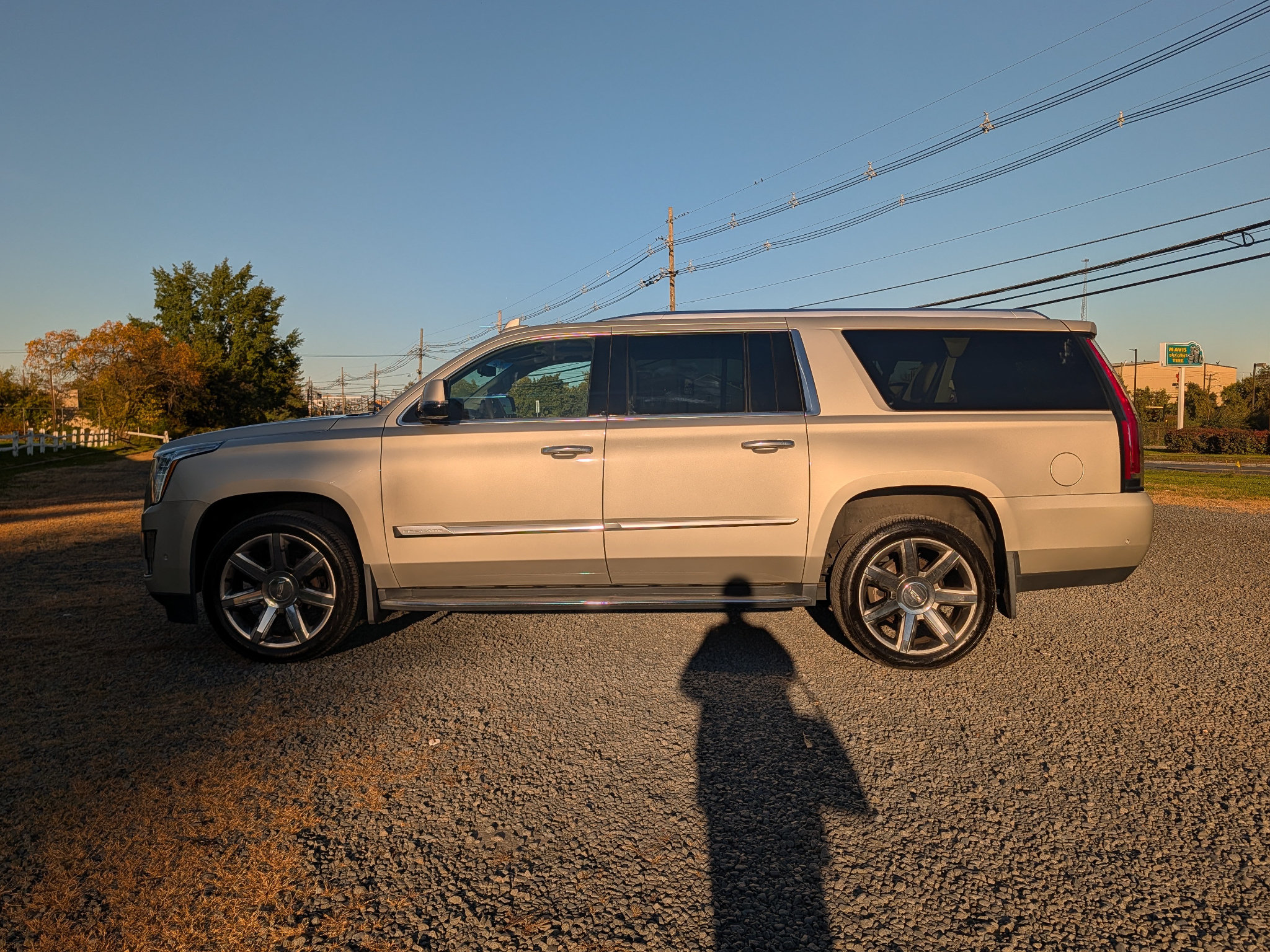 Used 2017 Cadillac Escalade ESV Luxury AWD/4WD image 9