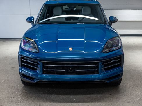 Certified 2025 Porsche Cayenne AWD/4WD image 12