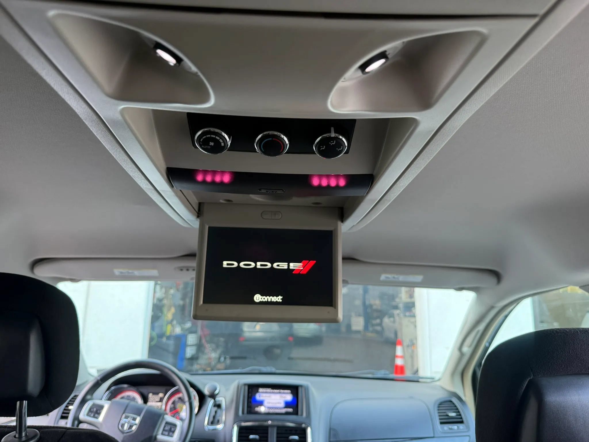 Used 2013 Dodge Grand Caravan Crew w/ Safety Sphere Group FWD image 26