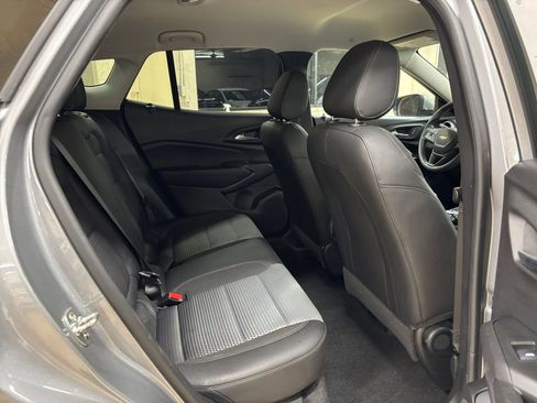 Used 2025 Chevrolet Trax LT FWD image 24