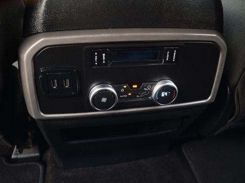 Used 2020 Ford Expedition XLT image 19