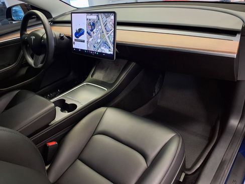 Used 2021 Tesla Model 3 Standard Range Plus RWD image 9