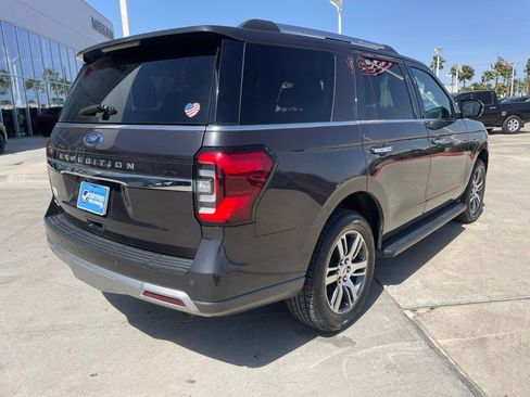 Used 2024 Ford Expedition Limited image 3