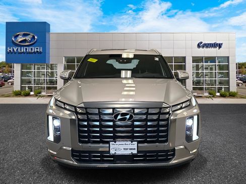 Used 2024 Hyundai Palisade Calligraphy image 2