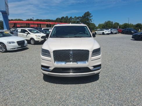 Used 2018 Lincoln Navigator Select RWD image 3