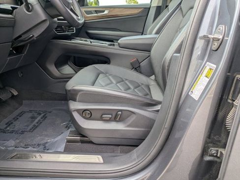 Used 2025 Volkswagen Atlas SE image 17