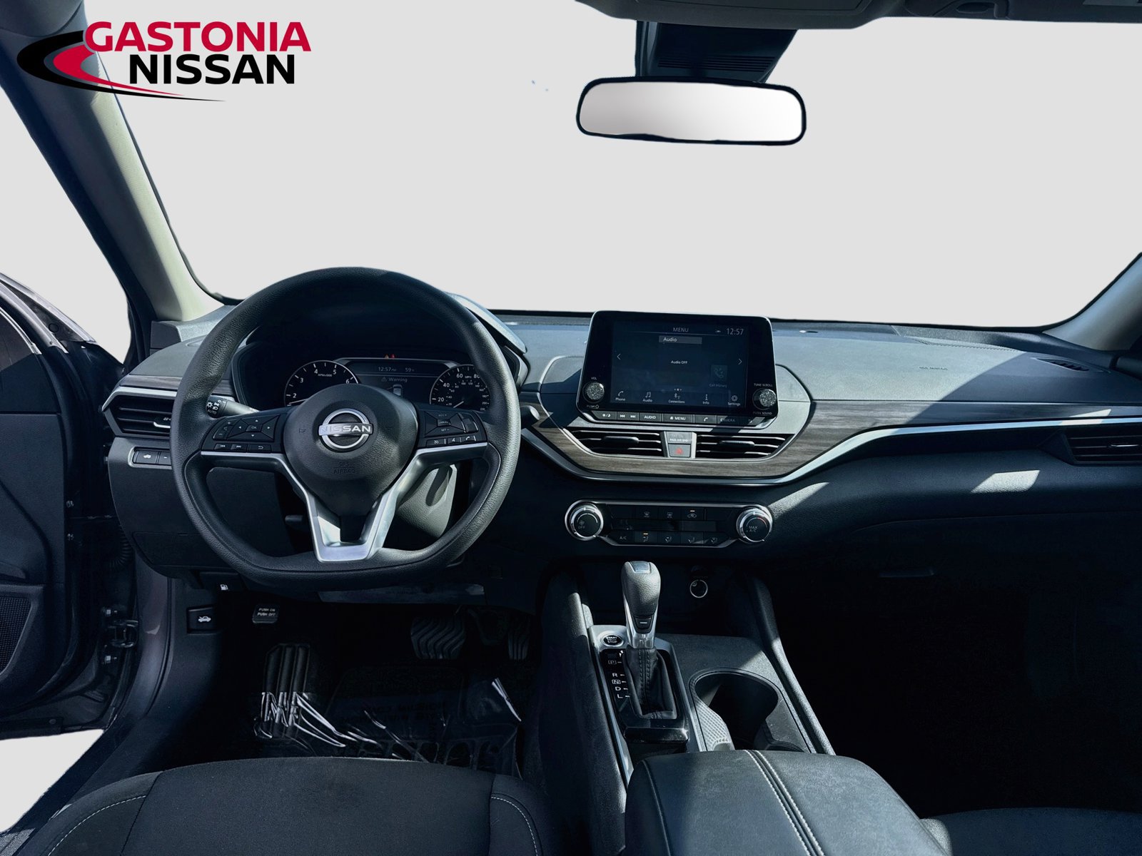 Used 2025 Nissan Altima 2.5 SV FWD image 29