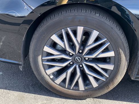 Used 2025 Nissan Altima 2.5 SV FWD image 31