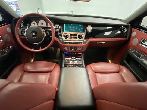 Used 2015 Rolls-Royce Ghost image 28