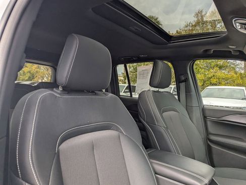 Used 2024 Jeep Grand Cherokee Laredo X w/ Luxury Tech Group I image 11