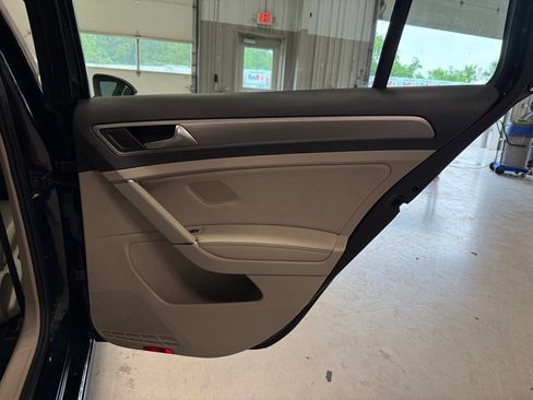 Used 2016 Volkswagen Golf SE FWD image 27