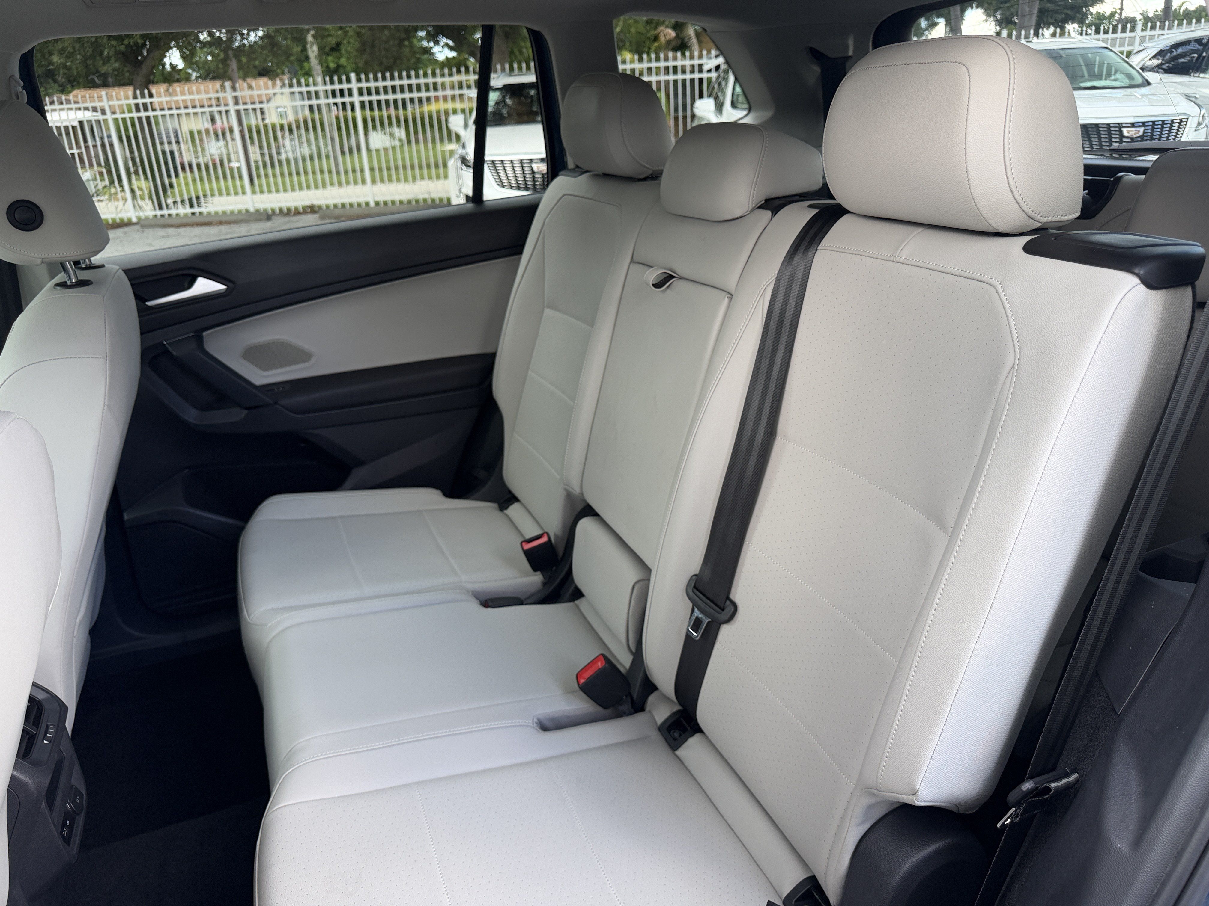 Used 2019 Volkswagen Tiguan SE w/ Panoramic Sunroof Package FWD image 18