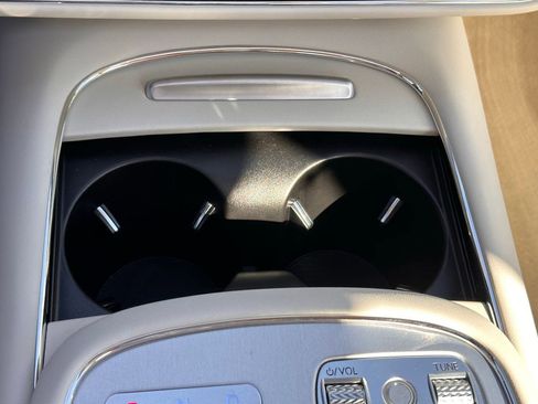 Used 2025 Genesis G90 3.5T image 40