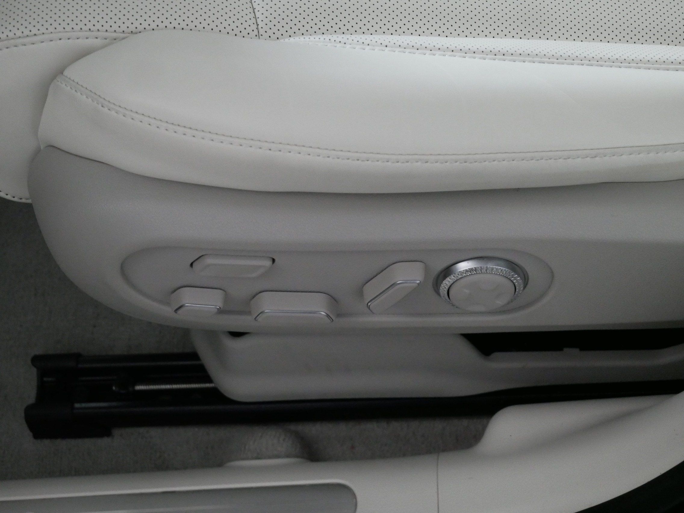 Certified 2025 Genesis GV60 Advanced AWD/4WD image 20