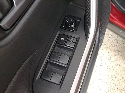 Used 2022 Toyota RAV4 LE image 22