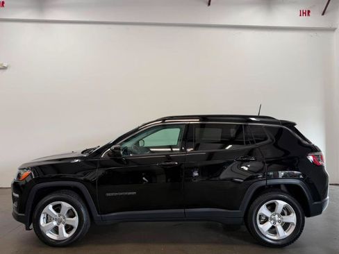 Used 2018 Jeep Compass Latitude FWD image 3