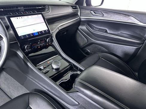 Used 2023 Jeep Grand Cherokee Limited w/ Black Appearance Package image 36
