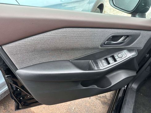 Used 2023 Nissan Rogue S image 15