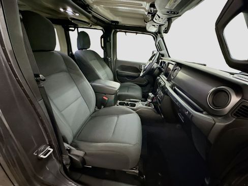 Used 2021 Jeep Wrangler Sport S image 32